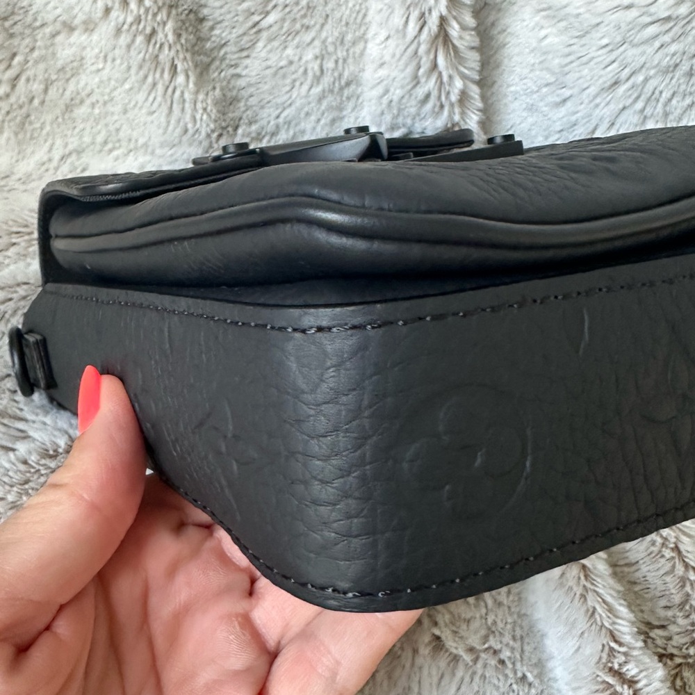 Sold on FB. Louis Vuitton S-Lock Vertical Wearbale Wallet Taurillon Black - Picture 11 of 17
